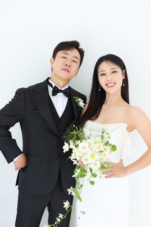 ‘개그 커플’ 이혜지<b>정호철</b>, 이효리 축가·<b>하지원</b> 주례 속 오늘(9일) 결혼...