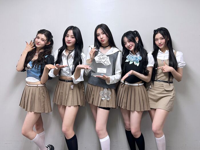 <b>뉴진스</b>, '日 <b>레코드</b> 대상' <b>2관왕</b>에 3곡 공연…정식 데뷔 전 '파격 대우'