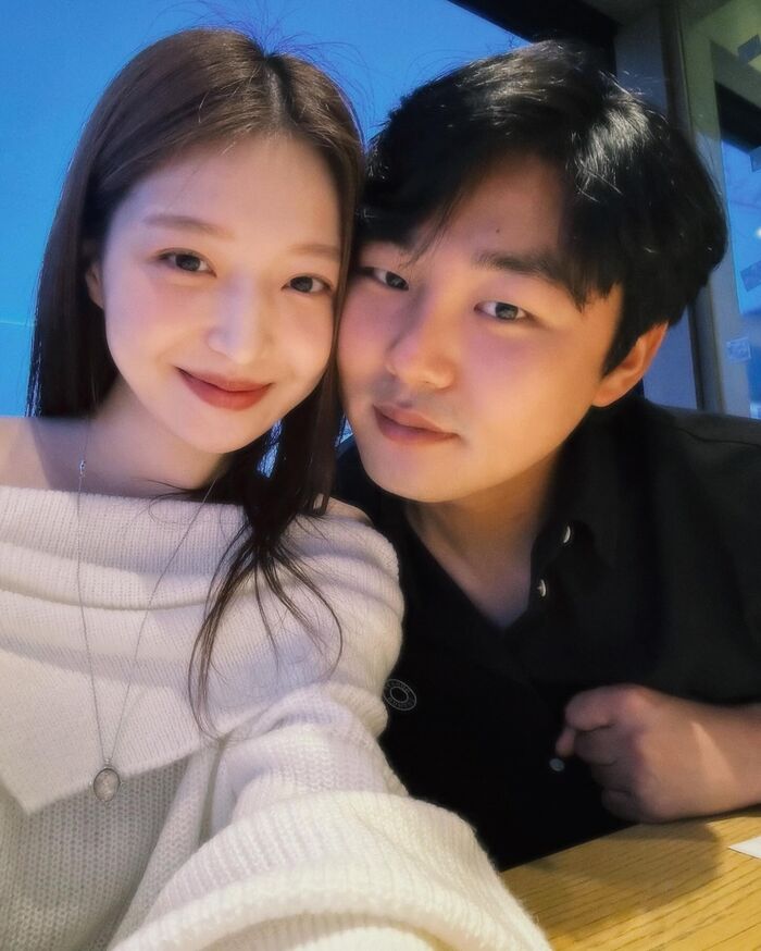'<b>러브캐처</b>' <b>김지연</b>, 두산 투수 <b>정철원</b>과 혼전임신 발표 "결혼식은 내년으로"