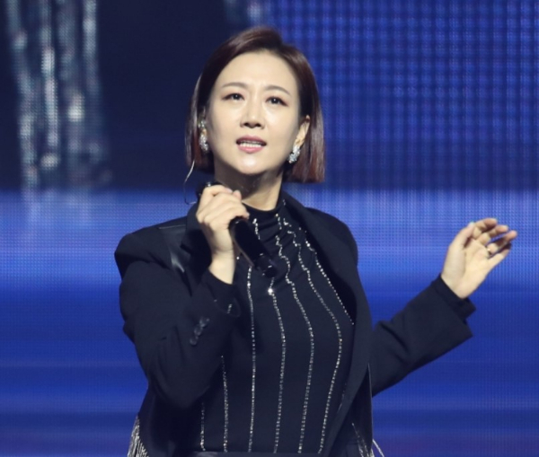 <b>장윤정</b>, 부산콘서트 내년 3월로 <b>연기</b>한 사연은