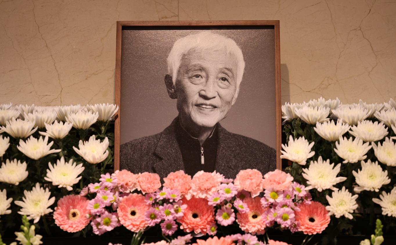 '향년 88세' 故 <b>오현경</b> 발인… 연극인생 60년