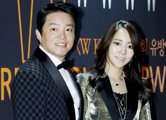 "아들 소식 아는 분 <b>연락달라</b>"… <b>이윤진</b>, 폭로 후 호소