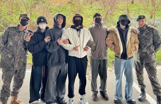 <b>방탄소년단</b> 측 "멤버들 <b>신병교육 수료식</b>, 현장 방문 자제 부탁"