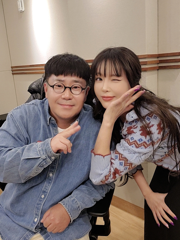 <b>홍진영</b>, 25일 컴백 확정…조영수와 10년만에 <b>발라드</b> 의기투합