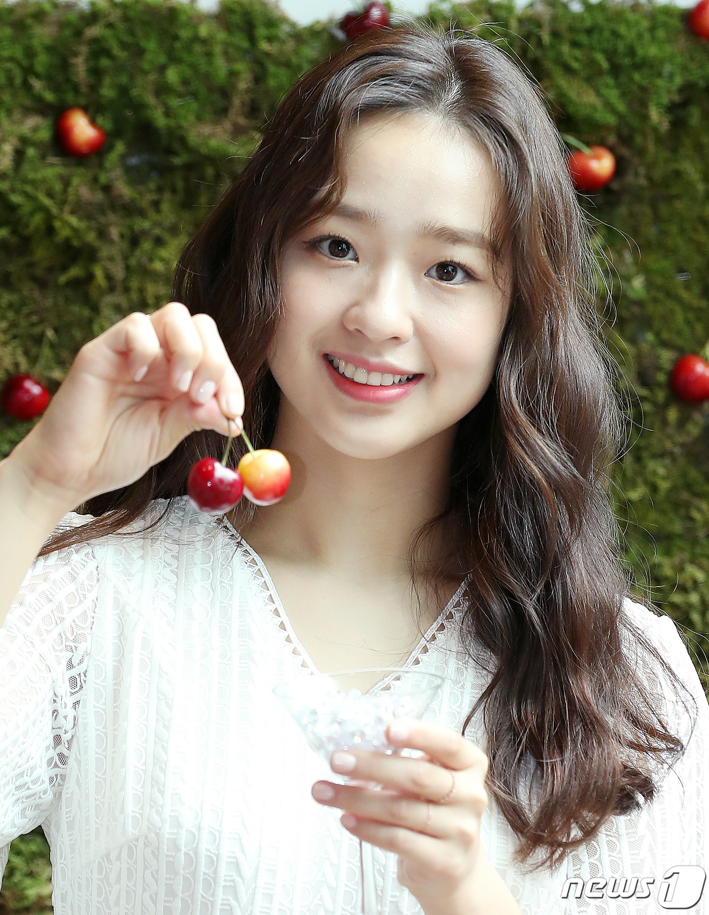 <b>손연재</b>, <b>엄마</b> 됐다…득남에 1억원 기부 "출산 통해 산부인과 지원 필요 느껴"