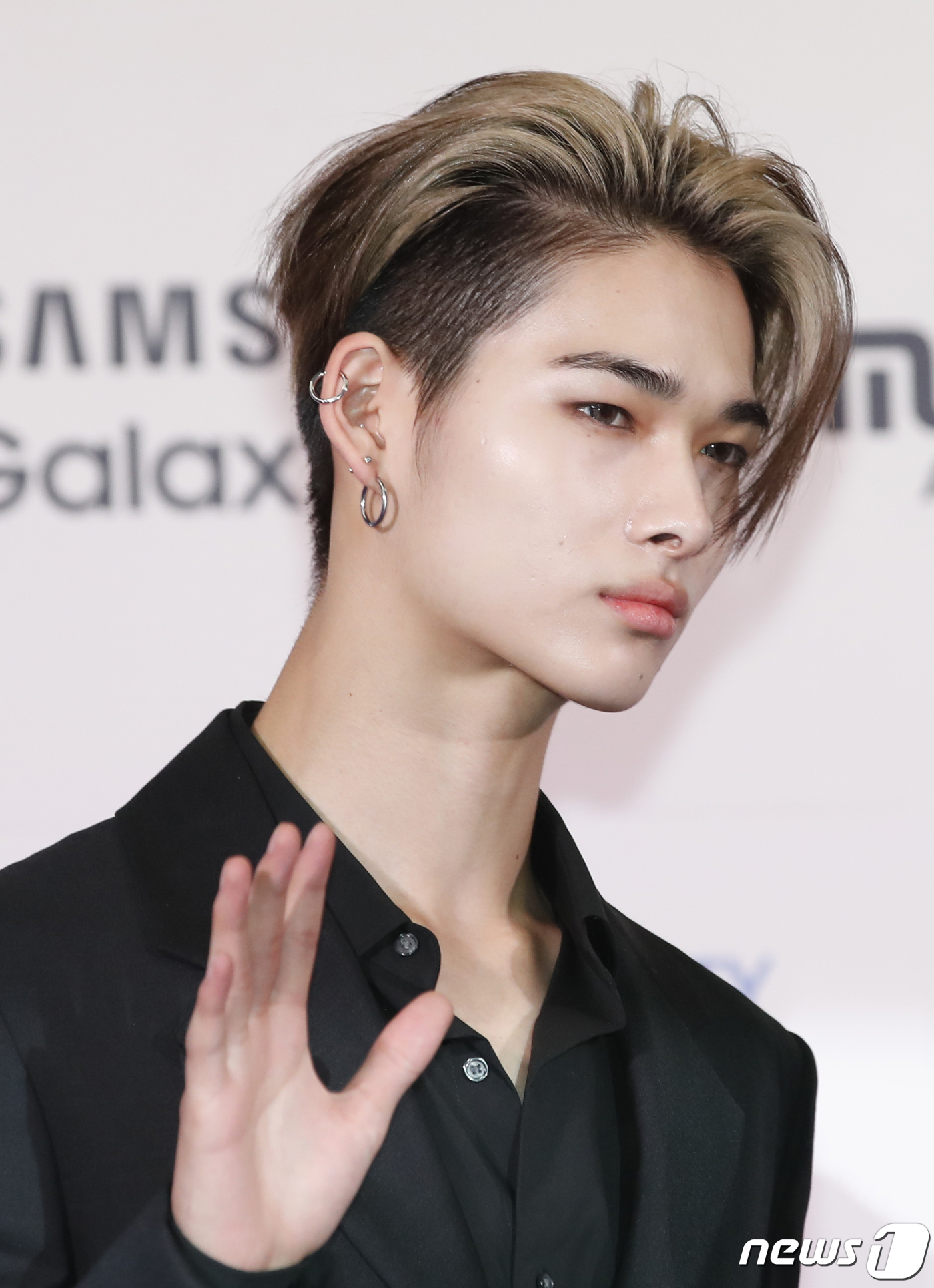 <b>엔하이픈</b> 日 멤버 <b>니키</b>, '<b>삼일절</b> 부럽다' 발언 사과 "경솔한 표현 죄송"