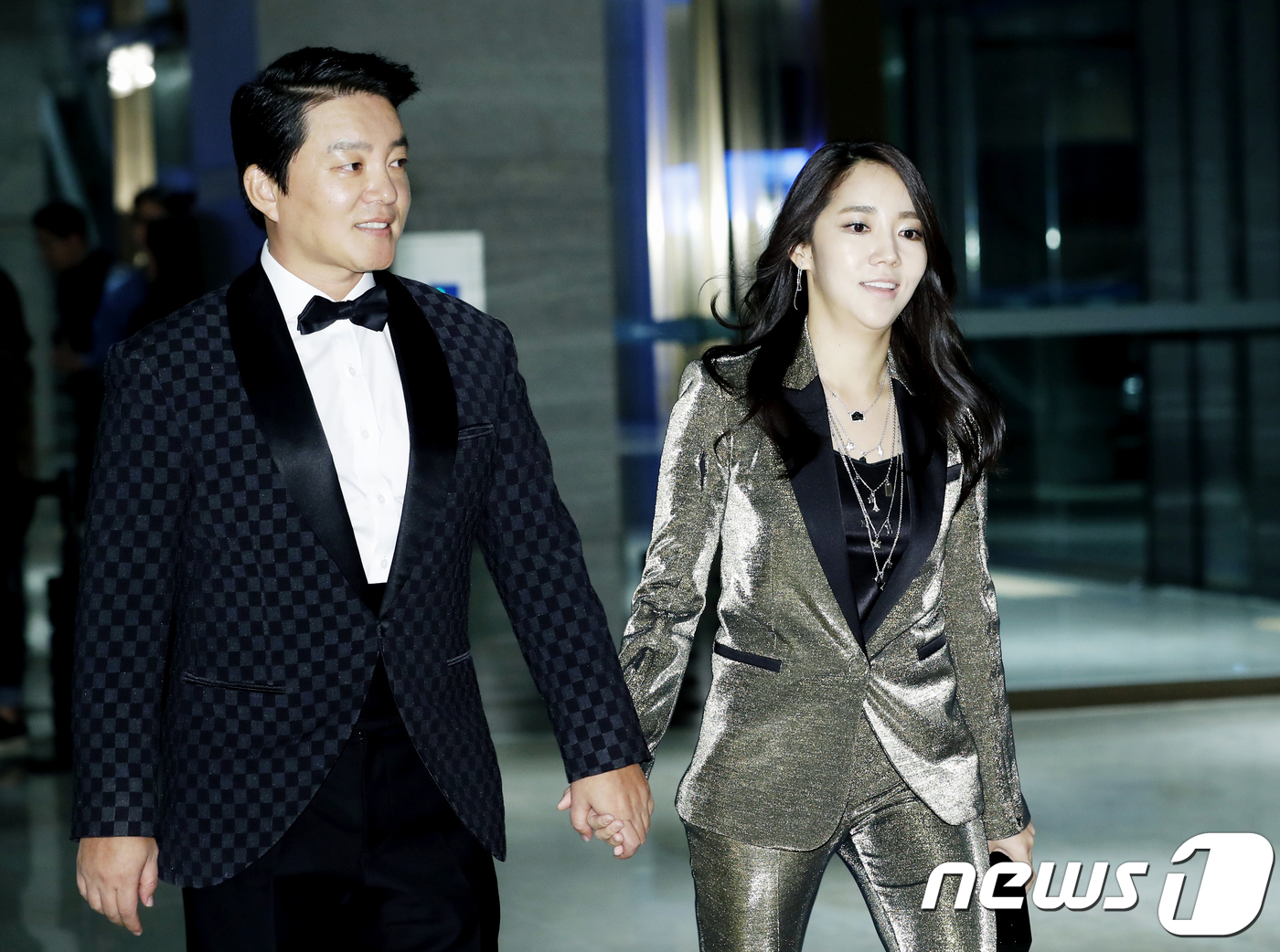 <b>이범수</b>·<b>이윤진</b>, <b>결혼</b> 14년만에 파경 "이혼조정 중" [공식]