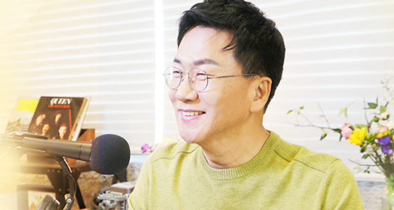 "미안하고 속상해" '선우은숙과 이혼' <b>유영재</b>, 라디오 <b>하차</b> 속 눈물(종합)