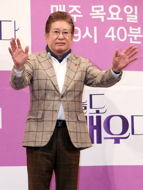 '임신 <b>스캔들</b>' <b>김용건</b>, 늦둥이 호적 올린다 "예비엄마 만나 사과"(종합)