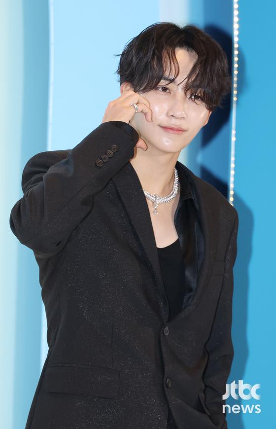 <b>세븐틴 정한</b>, 발목 <b>수술</b>로 공식 활동 중단