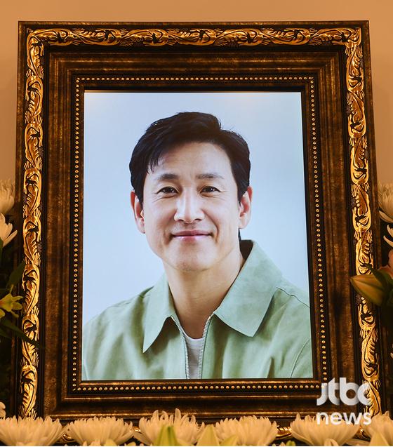 "삶과 작품 기리며…" 故 <b>이선균</b>, 美 오스틴영화비평가협회 <b>특별상</b>