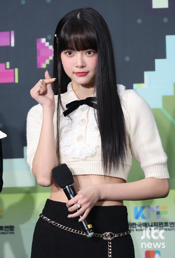 <b>르세라핌 홍은채</b>, 건강상 이유로 '뮤뱅' 불참