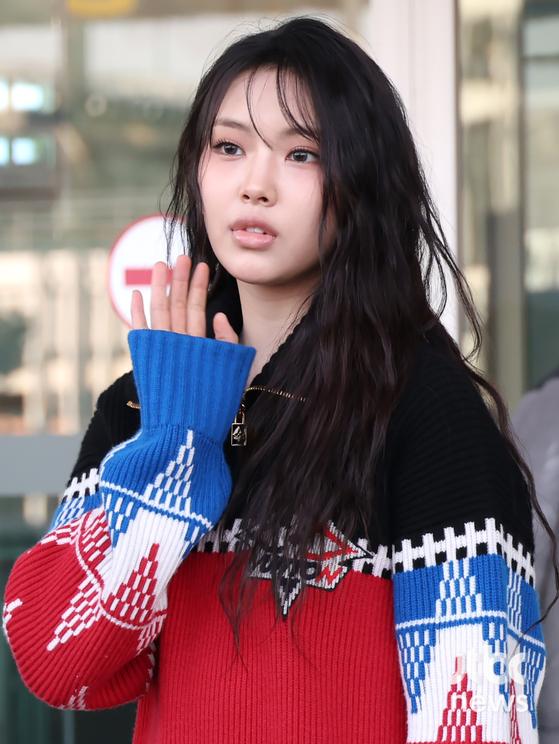 <b>뉴진스 혜인</b>, 컴백 활동 <b>불참</b>…발등 미세 골절 여파