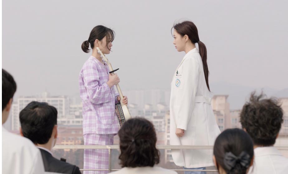 '<b>수지맞은</b> 우리' <b>함은정</b>, 옥상 난간 환자와 대치