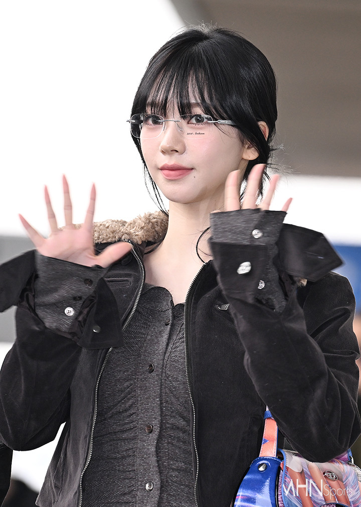 [mhn포토] <b>에스파 카리나</b> '<b>안경</b> 장착 예쁨 장착'