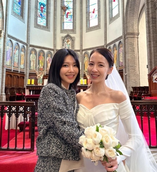 <b>김동욱</b> 신부=SM <b>연습생</b> 스텔라 김, 소녀시대 데뷔조까지…수영 “왕비세요?”