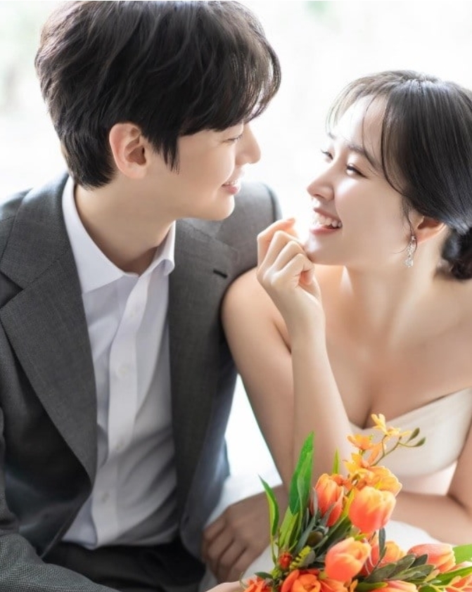 <b>스피카</b> 출신 나래, 3세 연하 배우 <b>김선웅과 결혼</b>