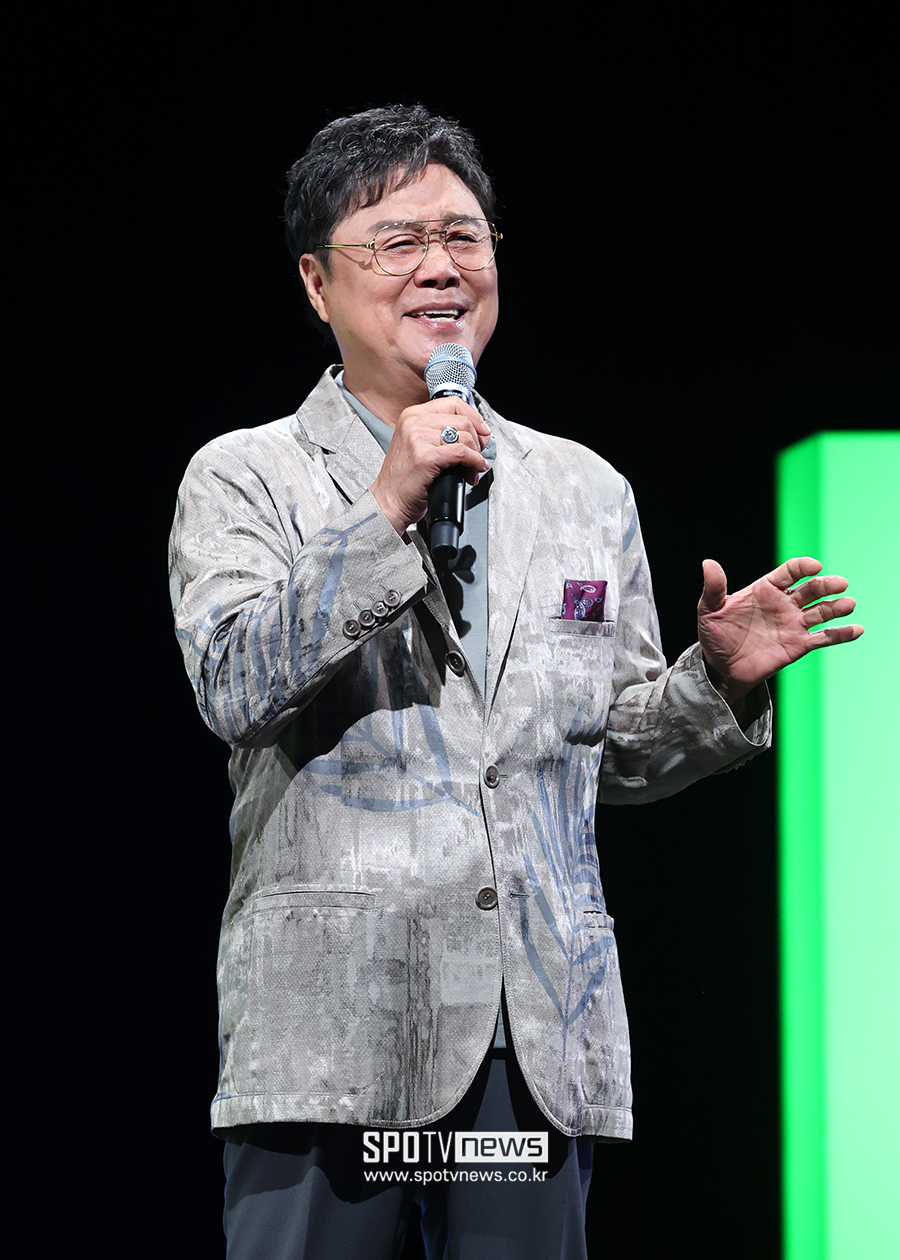 [포토S] <b>남진</b>, '79세 <b>나이</b> 믿을 수 없어'