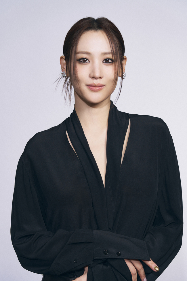 ‘<b>경성크리처</b>’ <b>수현</b> “마블 후배 <b>박서준</b>? 이래서 <b>박서준</b>이구나 느껴” [EN:인...