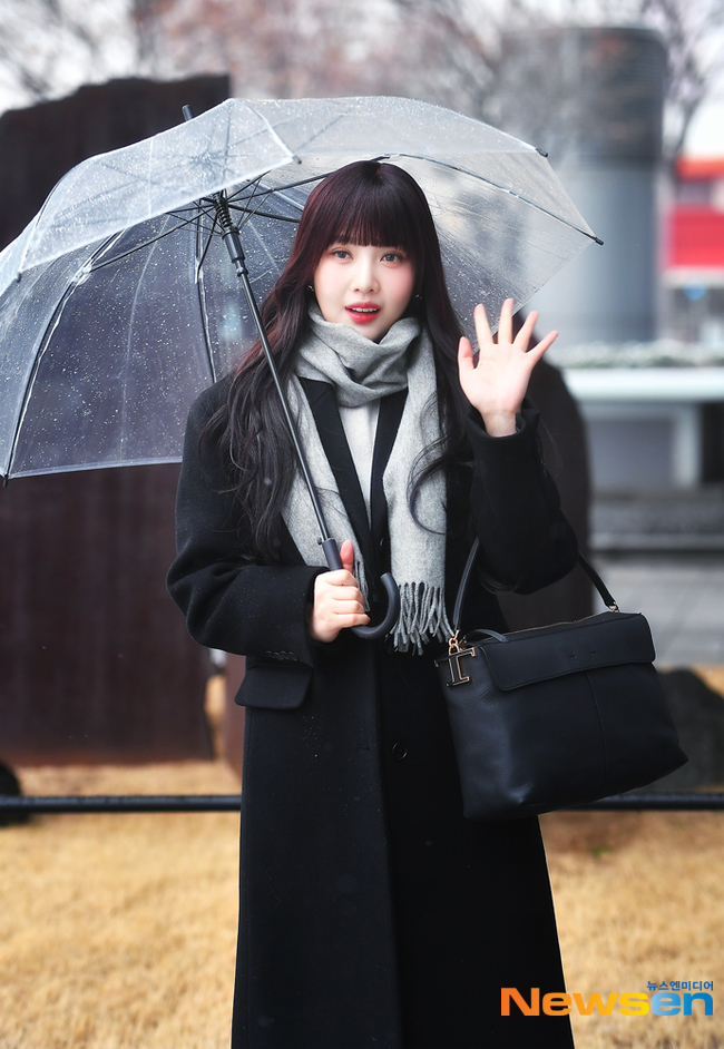 레드벨벳 <b>조이</b>, 출근길 예쁨이 2배 [포토엔HD]
