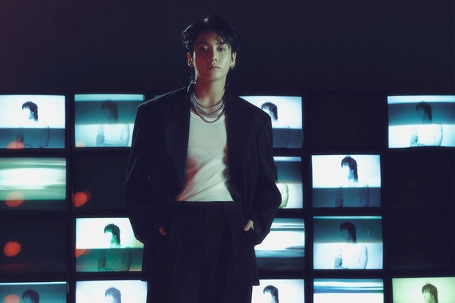 BTS 정국, 美 <b>빌보드</b> 메인 송차트·앨범차트 <b>10주</b> 연속 차트인