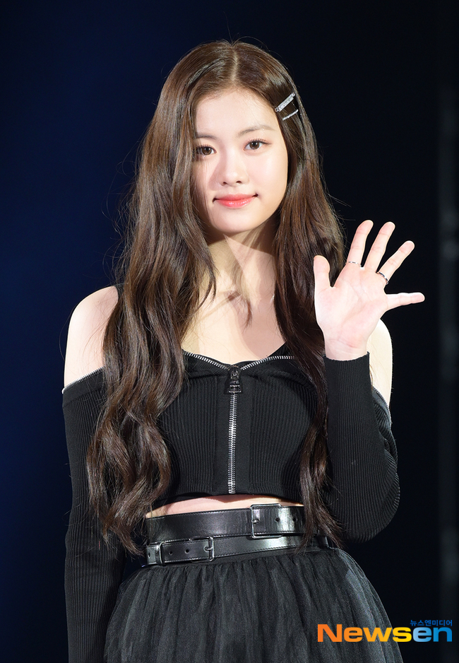 ‘학폭 의혹’ 前 <b>르세라핌</b> 김가람, 7일 <b>서공예 졸업식</b> 참석‥취재진 앞 나설...