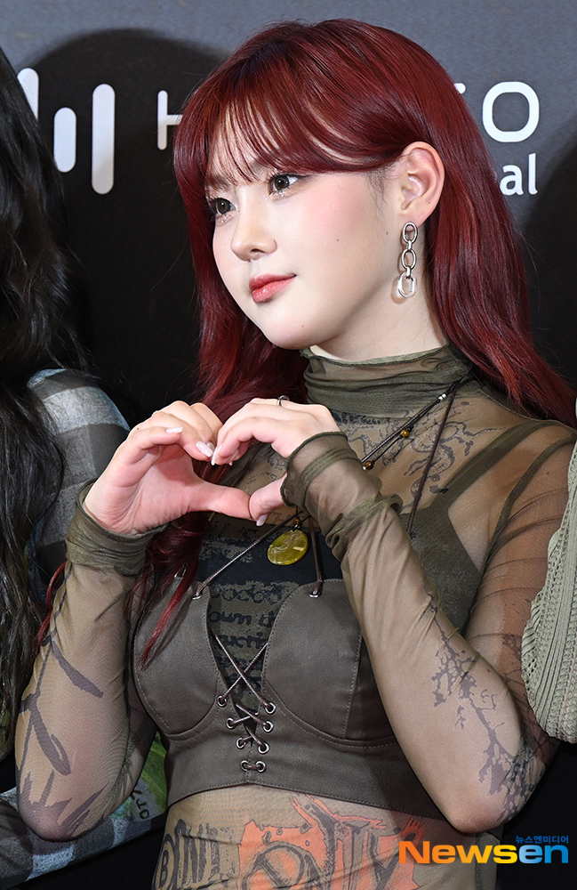 <b>케플러 김채현</b>, 강렬한 장미같은 <b>하트</b> [포토엔HD]