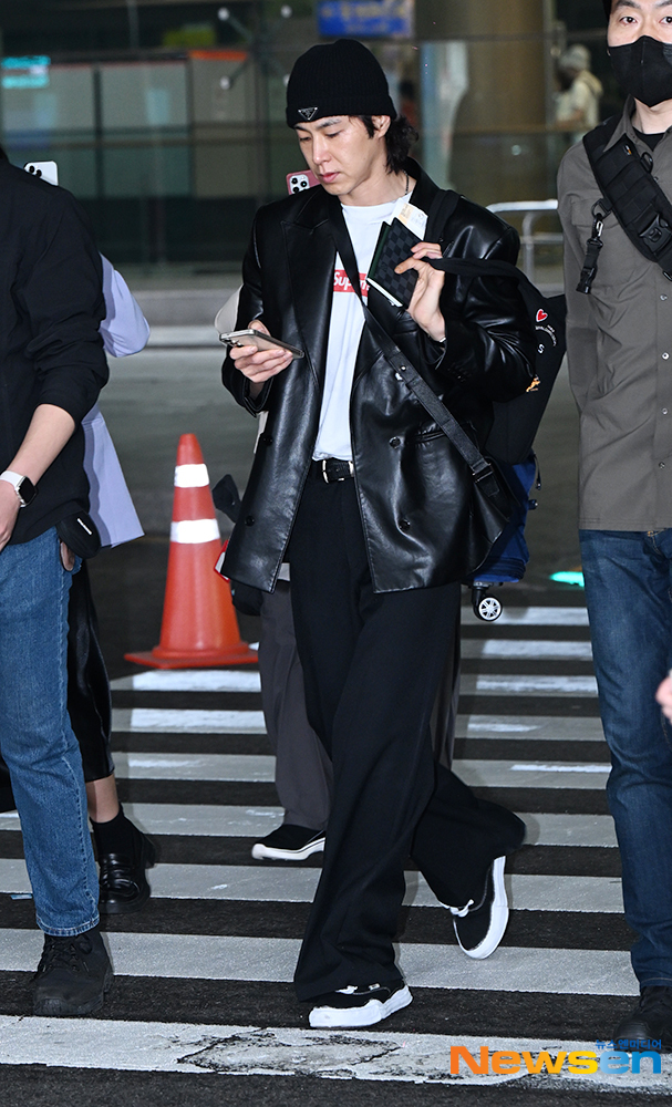 동방신기 <b>유노윤호</b>, 입국 런웨이도 평정 [포토엔HD]