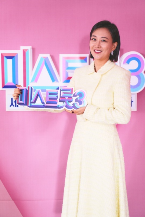 <b>장윤정</b>, <b>연습용</b> 음원 공개 사고…소속사 "<b>유통사</b> 실수"