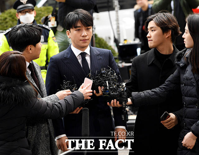 <b>승리</b>, 해외 파티서 "<b>지드래곤</b> 데려올게"…여전한 허세