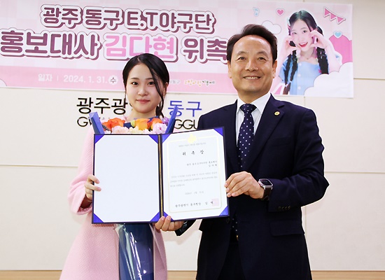 '<b>현역가왕</b>' 트롯천재 <b>김다현</b>, 고향사랑<b>기부</b>금 기탁 '<b>기부천사</b>'