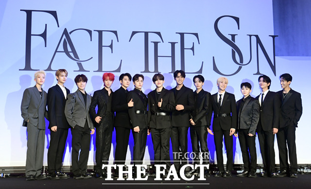 <b>세븐틴</b>, 베스트 <b>앨범 선주문량</b> 300만 장 돌파